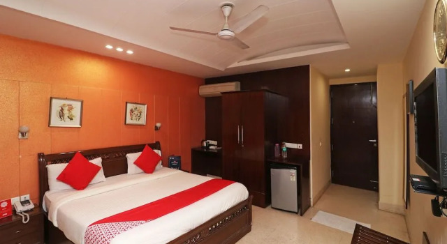 OYO 26915 Hotel North East Residency