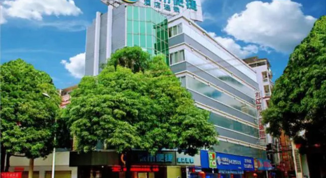 City Comfort Inn Hechi Zhongxin Square, Book Hotel Hoteller i Hechi med parkering, Parkering