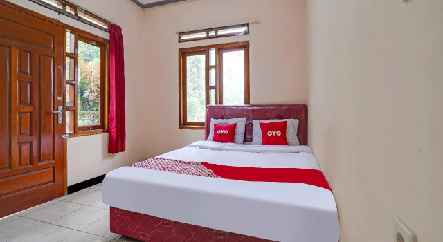 OYO Homes 90915 Eco Tourism Desa Cihanjuang Rahayu Ciwangun Indah Camp Villas, Book Hotel Parompong West Java