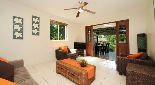 Lagoon Beach Resort Apartments, Book Ferieresort Businesshoteller i Efate, 4* 5*