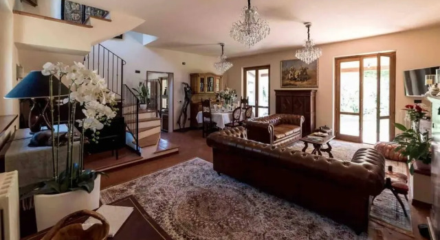 Luxury Italian Villa With Pool & Air Conditioning, Book Villa Sommerhuse i Uncinano, Hytte