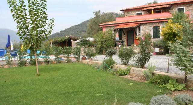 Agriturismo La Vigna, Book Hotel Chiusanico Ligurien