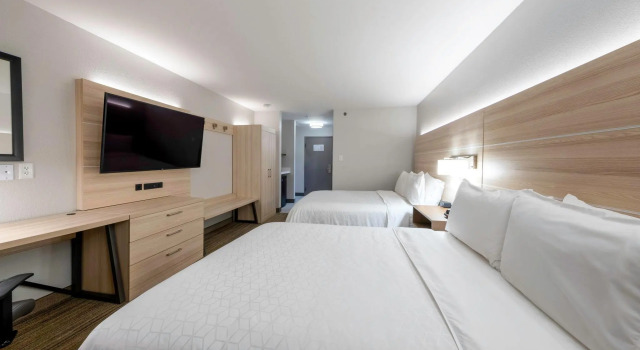 Четырёхместный номер Standard Holiday Inn Express Hotel & Suites Petersburg/Dinwiddie by IHG