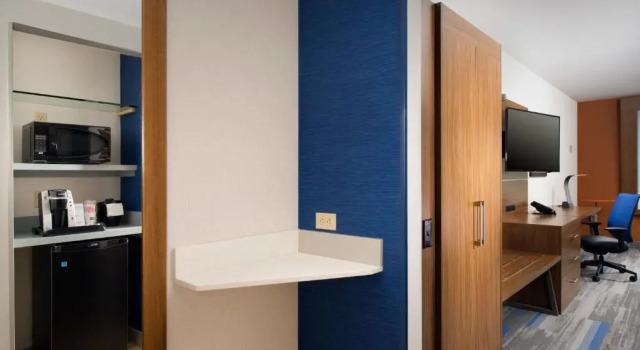 Четырёхместный номер Standard Holiday Inn Express & Suites Altoona by IHG