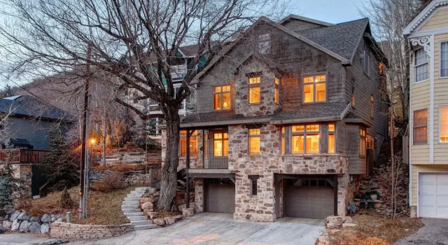 Charming Stone Home DV Drive, Забронировать Дом для отпуска Виллы Парк-Сити, рядом с Main Street Bridge, Вилла