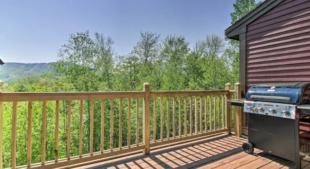 Timber Creek Townhome w/ 2 Decks & Mtn Views!