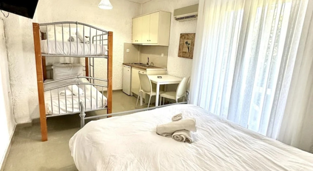 Четырёхместный номер Classic с балконом Katerina apartments