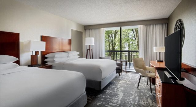 Четырёхместный номер Standard с балконом Marriott Park Ridge
