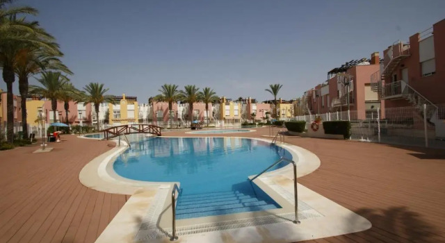 Апартаменты Apartamento en Vera a 300 m de la playa, con patio y salida directa a calle