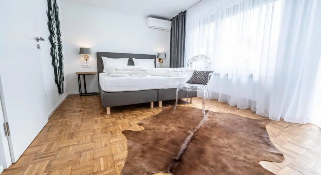 City Apartments FN L 6 KLIMATISIERT mit Balkon - Deluxe Doppelzimmer, Забронировать Апартаменты/квартира Апартаменты Фридрихсхафен, рядом с Школьный музей, Апартаменты/квартира