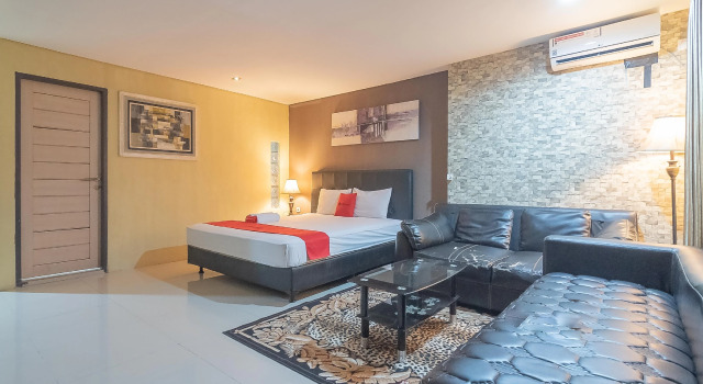 RedDoorz Plus near Sepinggan Airport 3 Balikpapan, Book Guesthouse Balikpapan 