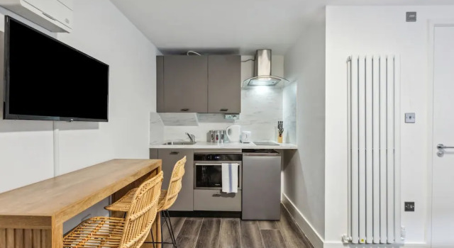 Студия Superior Sutherland Apartments