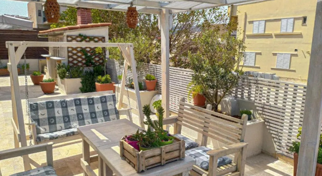 Апартаменты Sea View Roof Garden Apartment