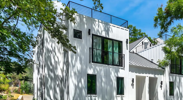 16 Guest Home w Outdoor Lounge and Rooftop Patio, Austin, Book Pension Hoteller i Austin med parkering, nær Downs Park, Parkering