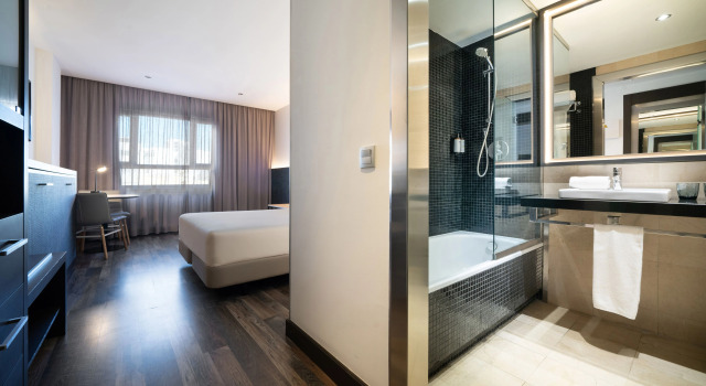 Трёхместный номер Standard Hotel Cádiz Paseo del Mar, Affiliated by Meliá