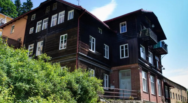 Apartmány Pod Kolonádou, Rezerwuj Hotel Hotele w Kraj hradecki z parkingiem, Parking