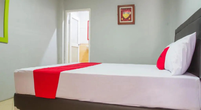 Standard Doppel Zimmer RedDoorz Plus @ Otista Garut