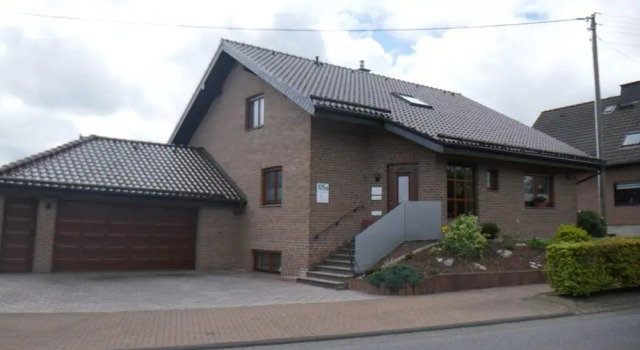 Liefde Voor de Eifel, Boek Hotel Huertgenwald 