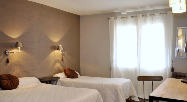 Трёхместный номер Standard Logis Hôtel le Commerce- Darracq
