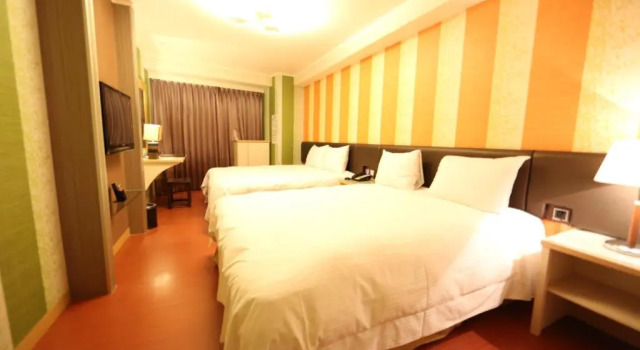 Четырёхместный номер Superior Grand Earl Hotel