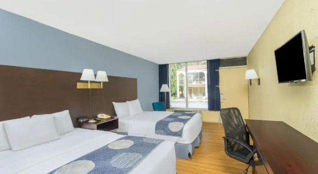 Четырёхместный номер Standard Days Inn by Wyndham Statesville