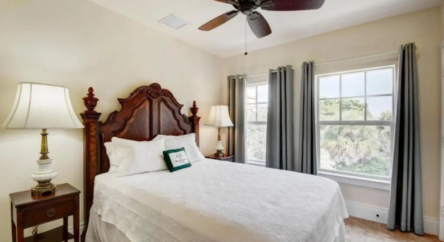 Grey Mist Modern 3bd 2ba on Quiet Street, Rezerwuj Hotel Hotele w Palm Beach County z basenem, Basen
