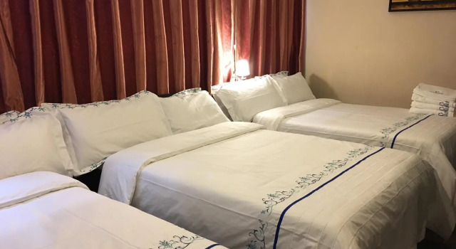 Шестиместный семейный номер Standard California Hotel