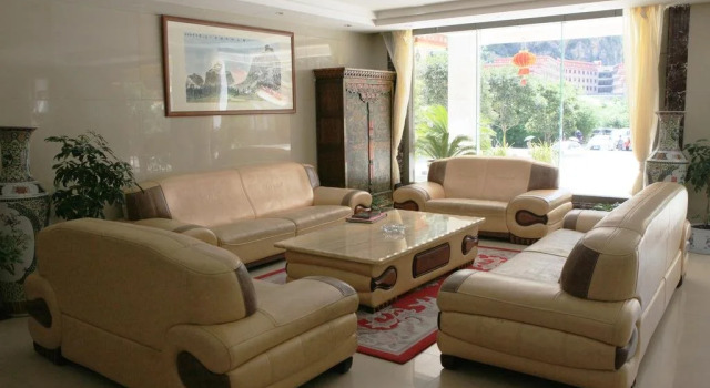 Shangri-La Balagezong Shuizhuang Hotel, Buchen Sie Hotel Hotels in Yunnan mit Parkplatz, Parkplätze