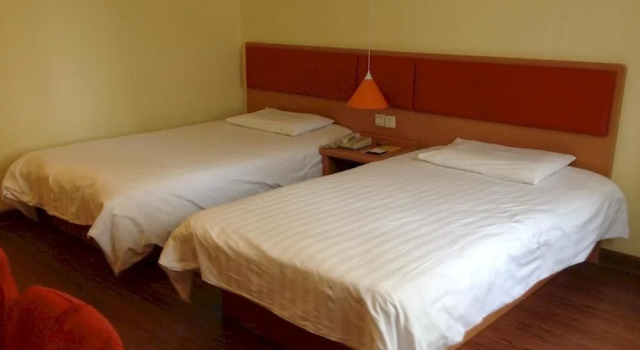 Home Inn (Shenzhen Dongmen Pedestrian Street Shaibu Metro Station), Rezerwuj Hotel Hotele w Shenzhen z parkingiem, Parking