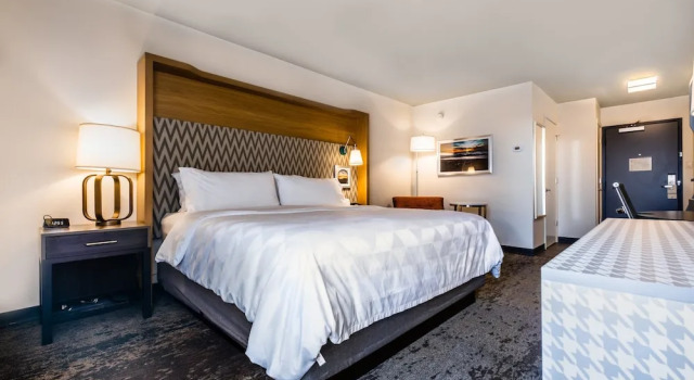 Двухместный номер Standard с балконом и с видом на реку Holiday Inn Grand Haven-Spring Lake by IHG