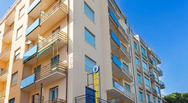 Hotel delle Palme, Забронировать Отель Отели Споторно 3 звезды, 3*