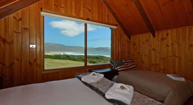 Коттедж с 3 комнатами с красивым видом из окна Cloudy Bay Villa