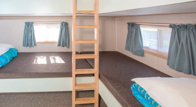 Семейный номер Standard с 2 комнатами с балконом и с видом на залив BIG4 Batemans Bay at Easts Riverside Holiday Park