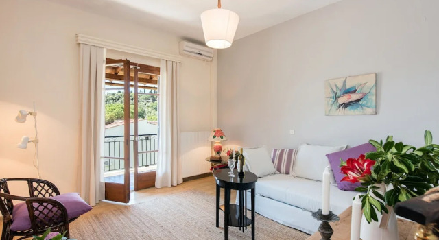 Апартаменты с балконом Lydia Apartment