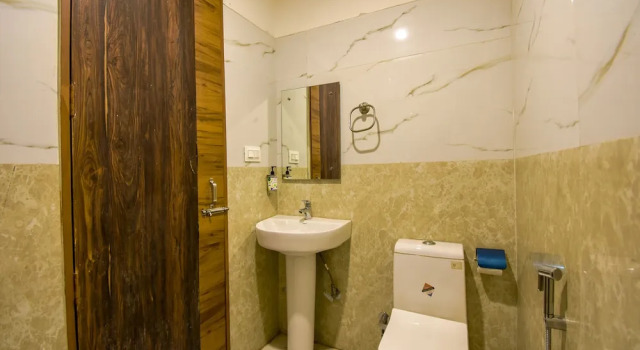 Номер Deluxe FabHotel Black Diamond