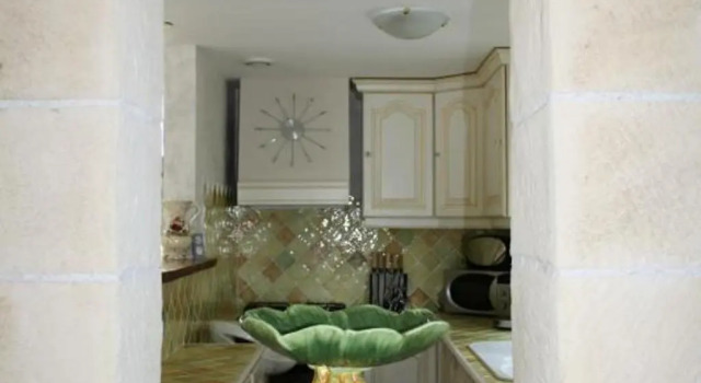 Maison rénovée avec grand jardin, accès rivière, cheminée et tout confort à Monétay-sur-Allier - FR-1-489-110, Prenota Hotel Hotel a Alvernia con parcheggio, Parcheggio
