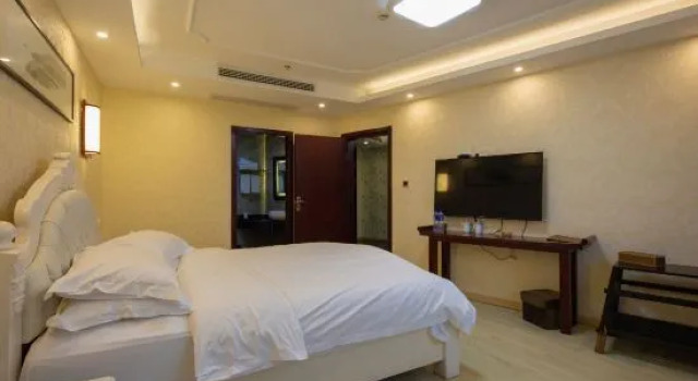 Люкс INTO Film Road Shuyue Hotel (Hengdian Film & Television City Branch)