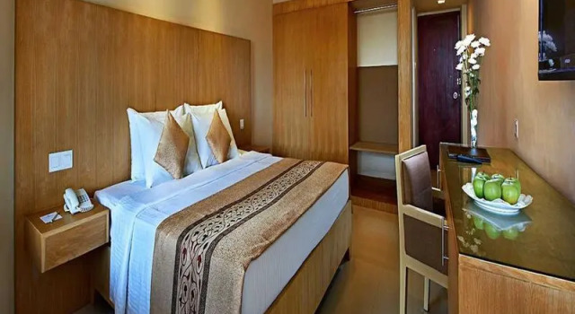Одноместный номер Deluxe с балконом Berjaya Hotel Colombo