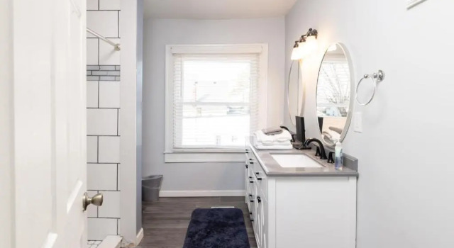 Вилла 5 Bedroom 3200 Square Foot House for Downtown Travelers