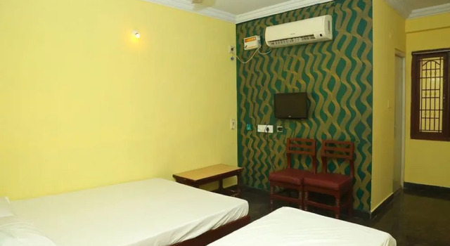 Ganesh Beach Resort, Забронировать Курортный отель Отели штата Тамилнада с бассейном, Бассейн