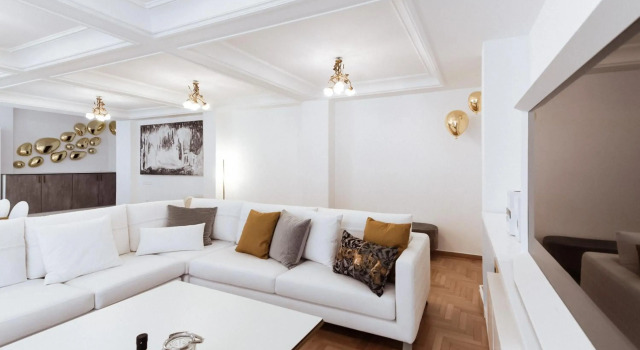 Luxury 3BR Apartment in the Heart of the City, Забронировать Апартаменты/квартира Неос-Космос Афины, рядом с Холм Филопаппос