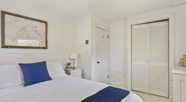 Семейный коттедж с балконом Oak Bluffs 3-Bed Cottage, Walk to Town