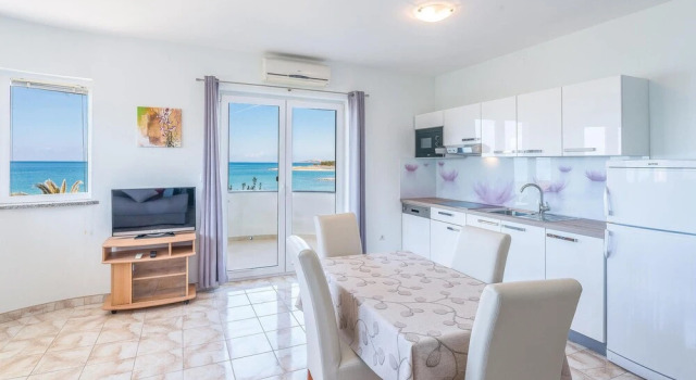 Stunning Home in Povljana With Wifi and 1 Bedrooms, Rezerwuj Hotel Povljana 