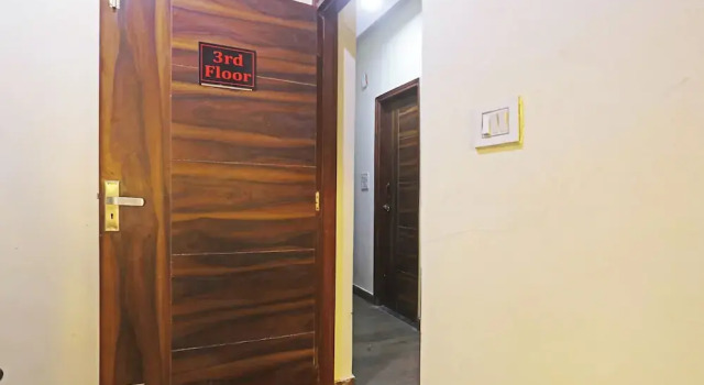 Swastik residency Laxmi Nagar by Twamev, Забронировать Отель Отели Нью-Дели с парковкой, Парковка