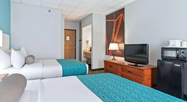 Четырёхместный номер Standard Elevation Inn & Suites, Trademark Collection by Wyndham Downtown Rapid City- Walking Distance To The Monument