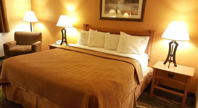 Номер Standard Travelodge by Wyndham Muskegon