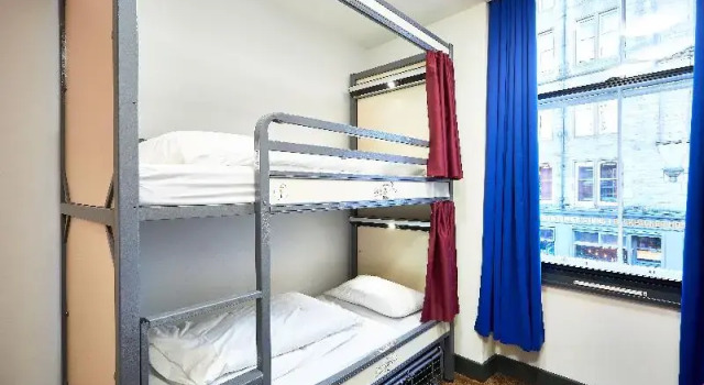 Кровать в общем номере с 6 комнатами St Christophers Edinburgh - Old Town