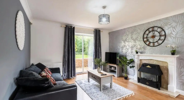 Large Contractor and Family House & Free Parking & Big Garden