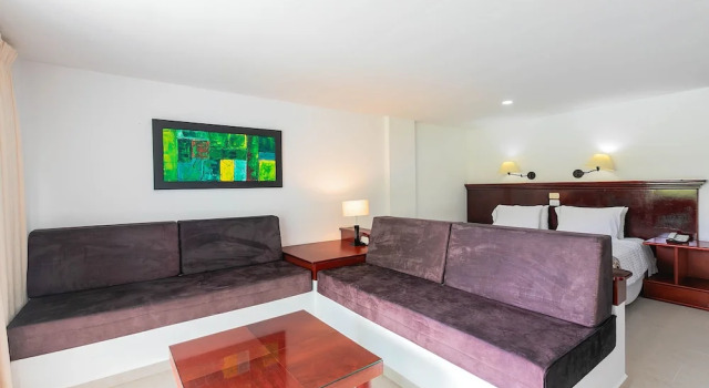 Полулюкс Hotel Los Recuerdos