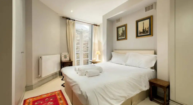 Garden Flat in Fulham Earls Court, Забронировать Отель Отели Англии 3 звезды, 3*